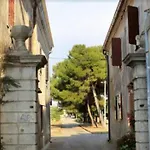 Val 1