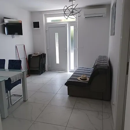 Val 1 Apartment
